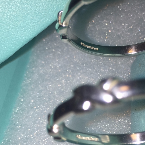 🛑SOLD🛑TIFFANY & CO. Signature X Large Hoops✨ - Picture 5 of 6